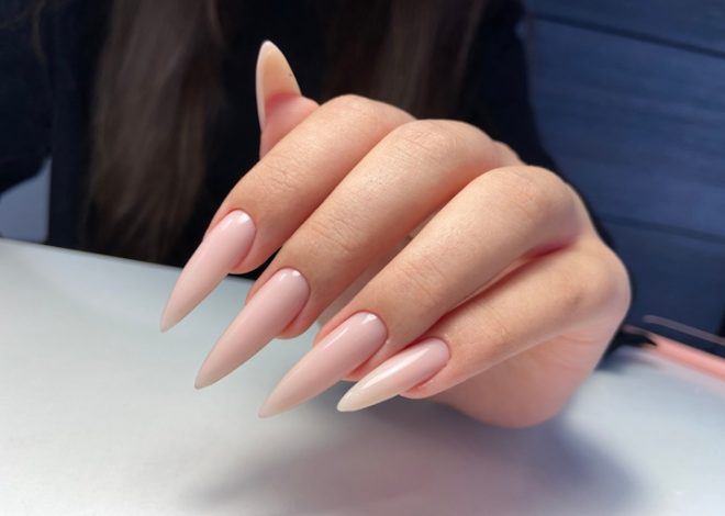 Stiletto Nails: The Ultimate Guide to the Edgy Manicure